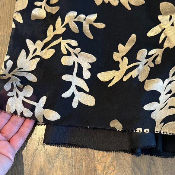 Intuitions Black with gold Silk Shell Floral Skirt Size 10 - Picture 2 of 13